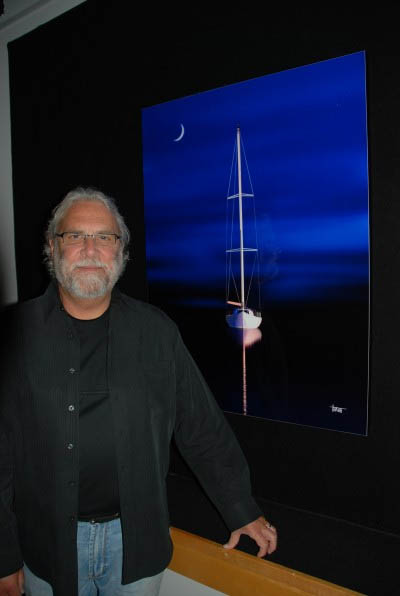 Stephen Harlan with Artwork Midnight at Wyland Galleries of the Florida Keys