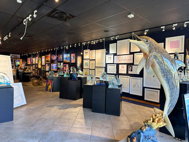 Wyland Gallery Sarasota - Art Gallery on Lido Key - John Lennon Art, Wyland Scluptures and Lucites
